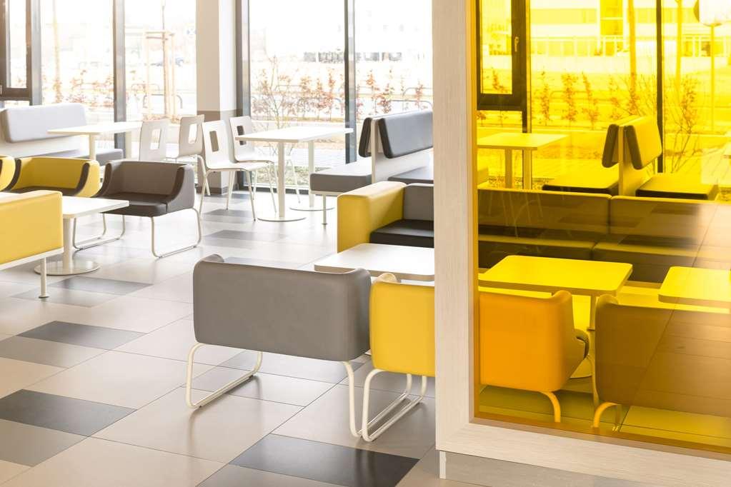 B&B Hotel Frankfurt-Airport Франкфурт-на-Майні Інтер'єр фото