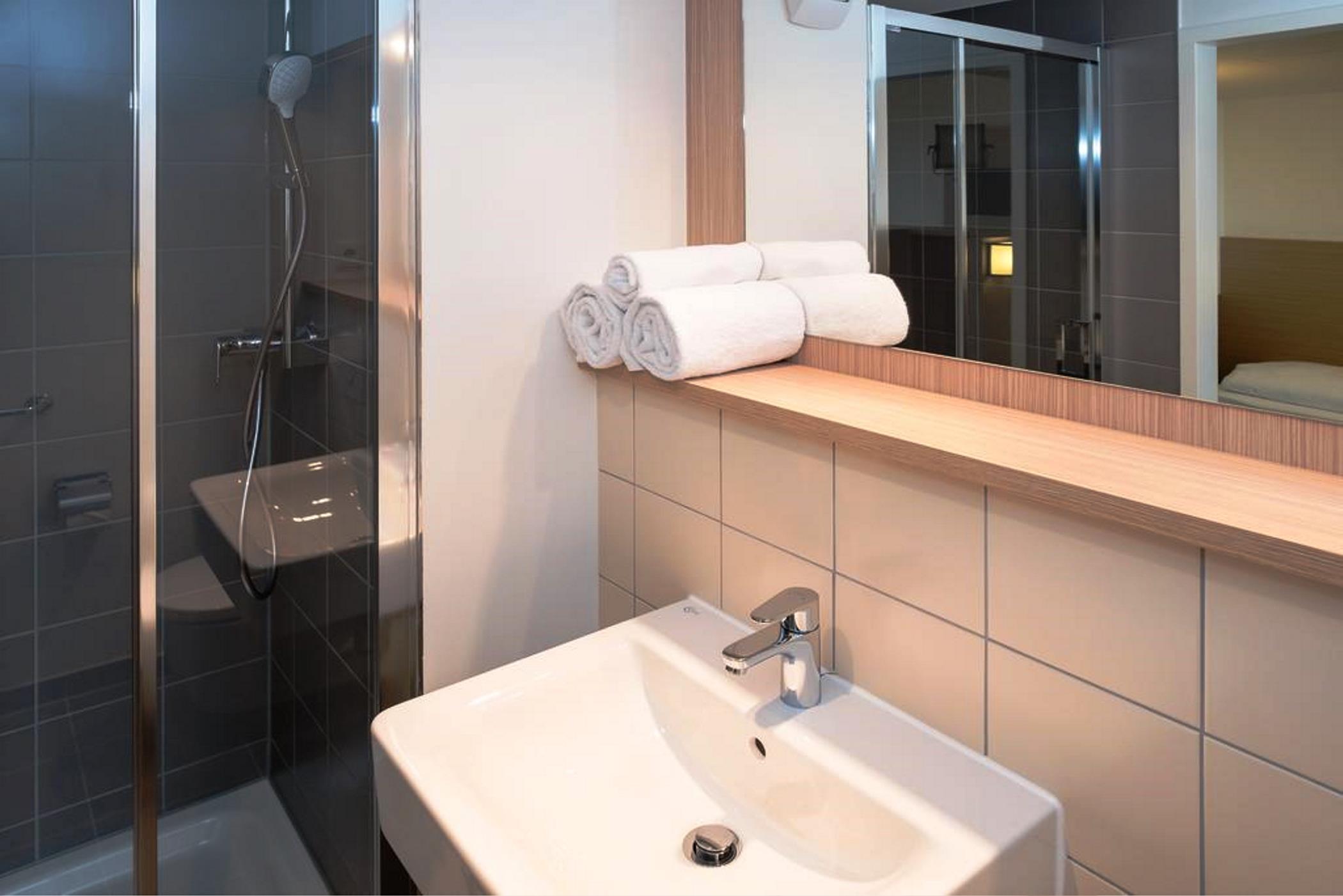 B&B Hotel Frankfurt-Airport Франкфурт-на-Майні Екстер'єр фото