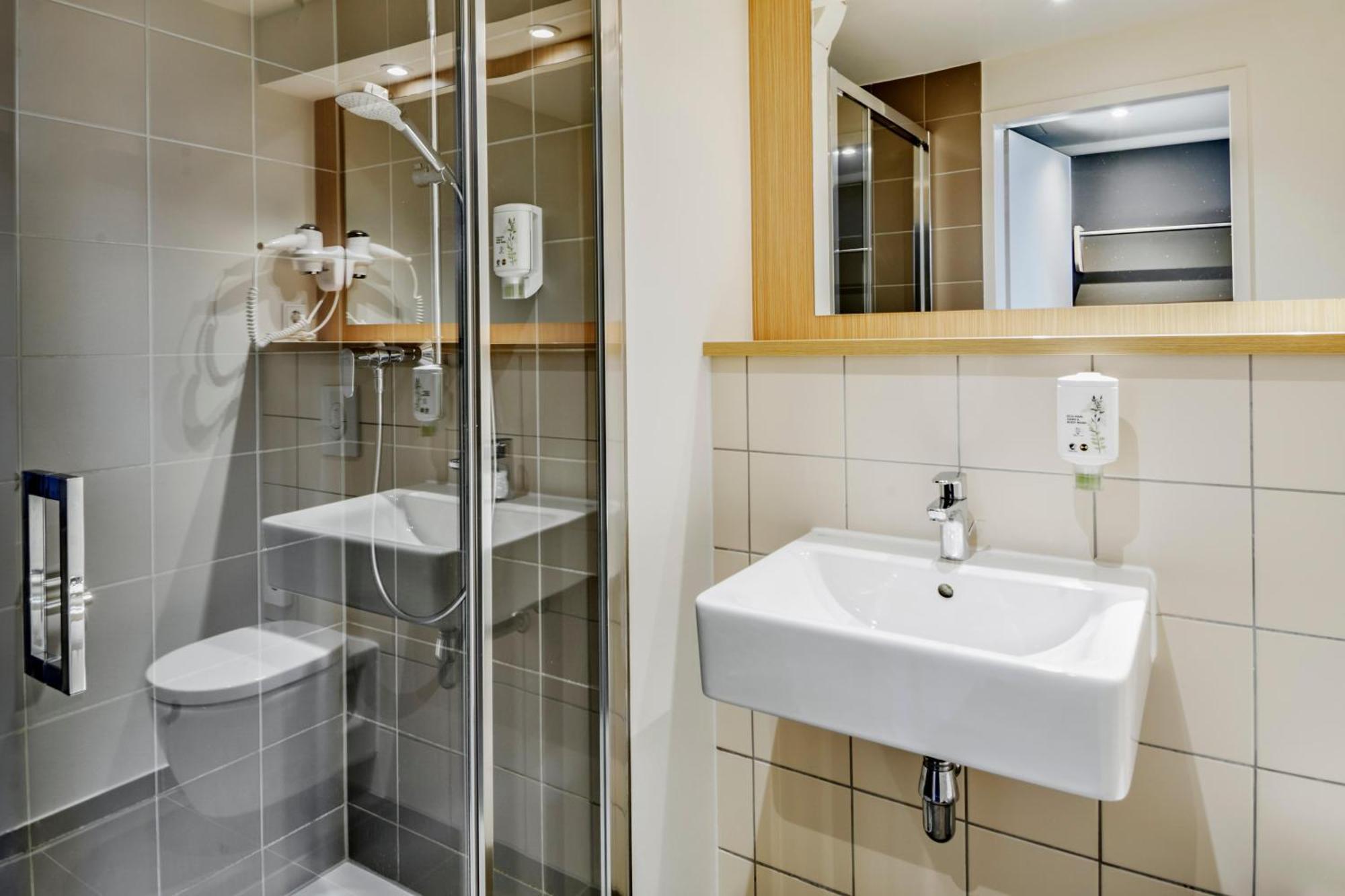 B&B Hotel Frankfurt-Airport Франкфурт-на-Майні Екстер'єр фото