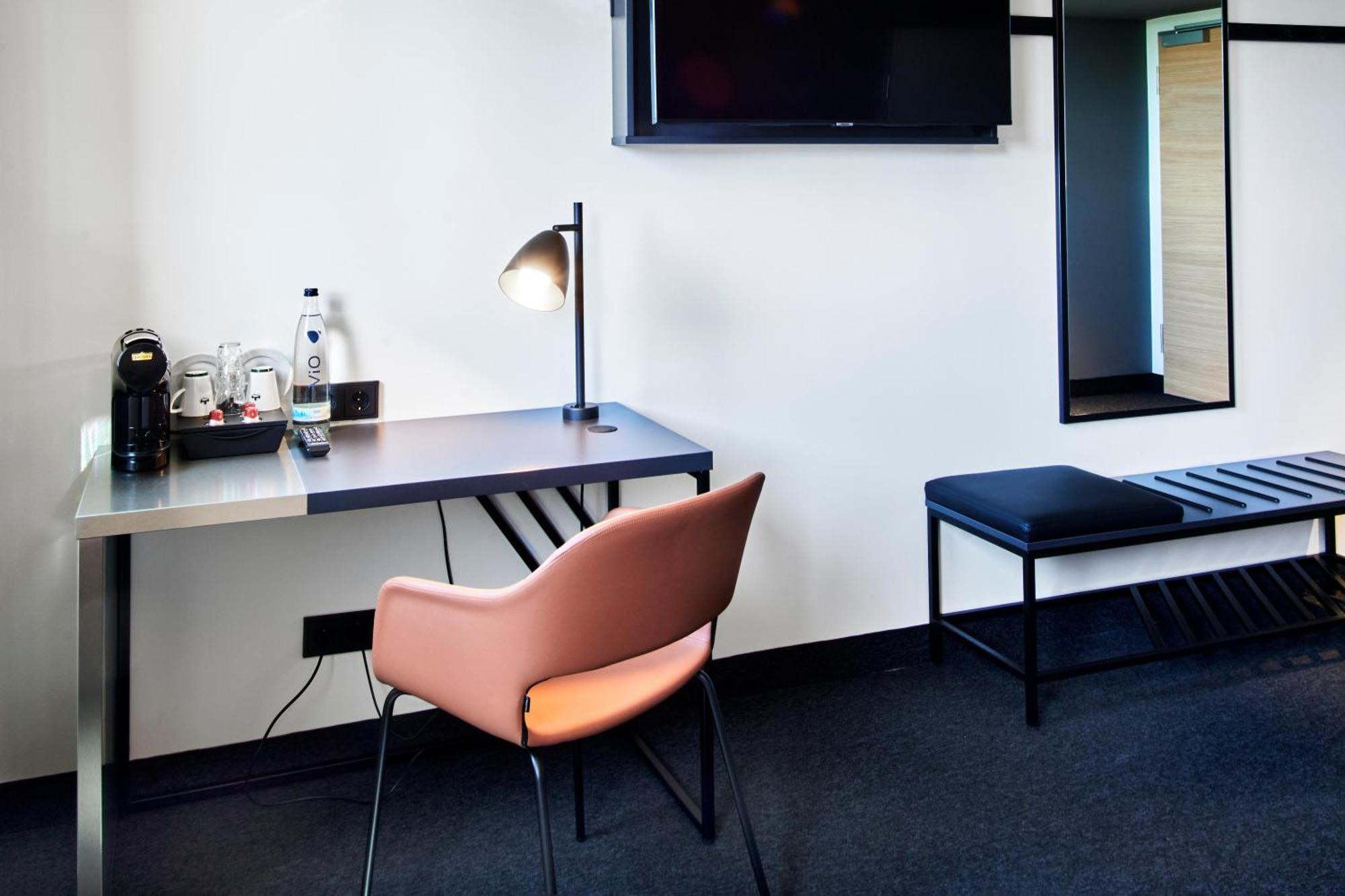 B&B Hotel Frankfurt-Airport Франкфурт-на-Майні Екстер'єр фото
